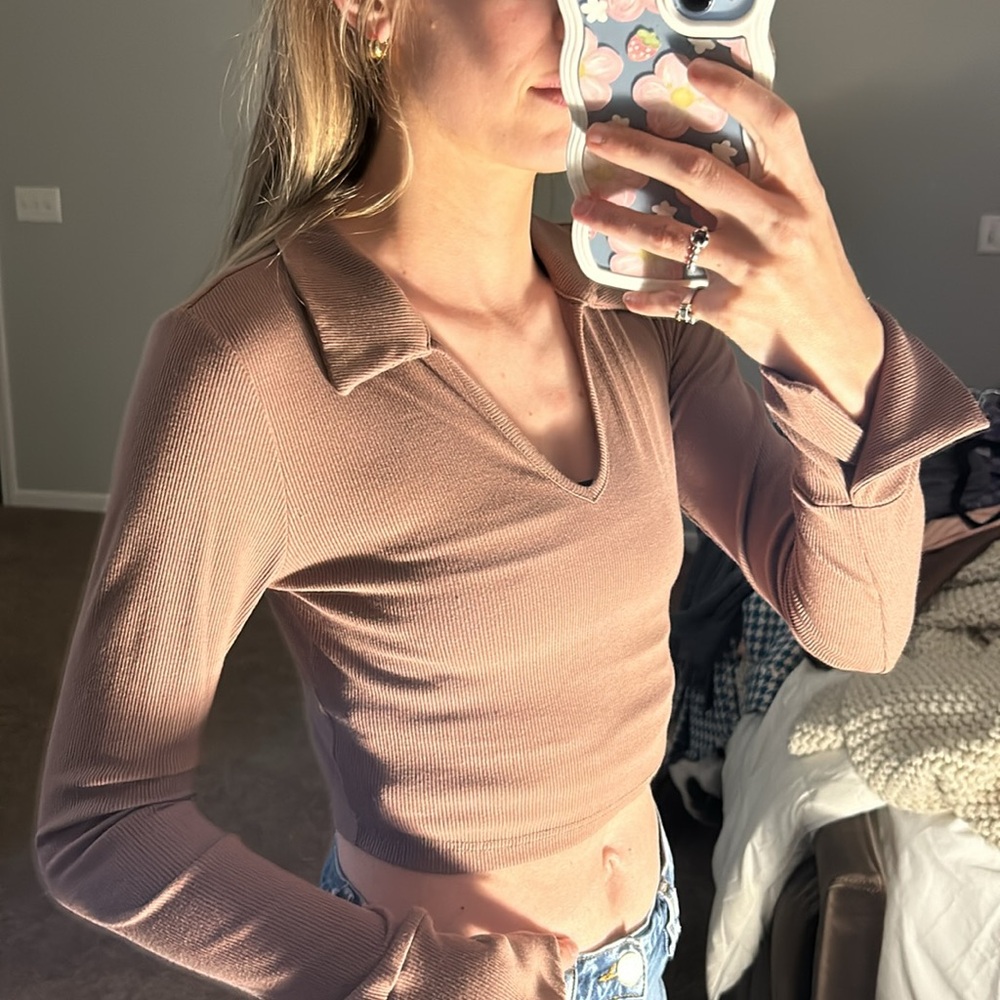 Style Rack Ribbed Crop Top with Collar - Picture 2 of 3